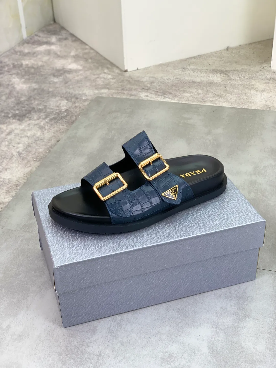 Men's shoes 💰P340💰【New style】🎁🎁🎁 PRADA Prada's new casual slippers, original official website, perfect workmanship, transmitting a kind of noble luxury, sublimating its definition of luxury in Prada's high-end extraordinary craftsmanship. Original combination outsole, code number: 38-44 (45 customized) Multiple colors 🉑️ to choose from